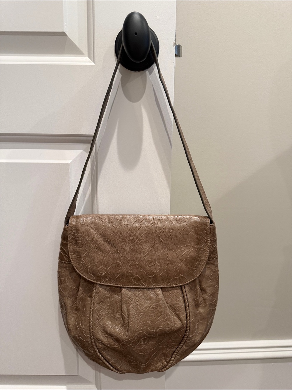 HOBO brand Classic Brown Leather Crossbody Shoulder Bag